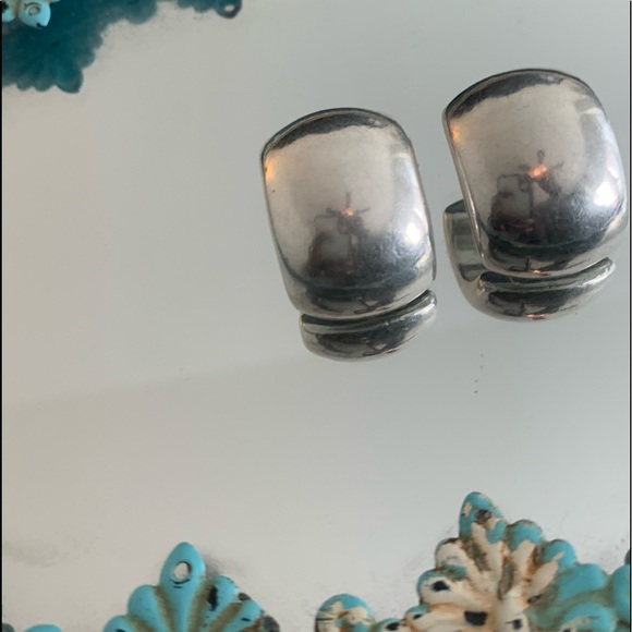 Large .925 Sterling Silver Earring - Picture 4 of 6